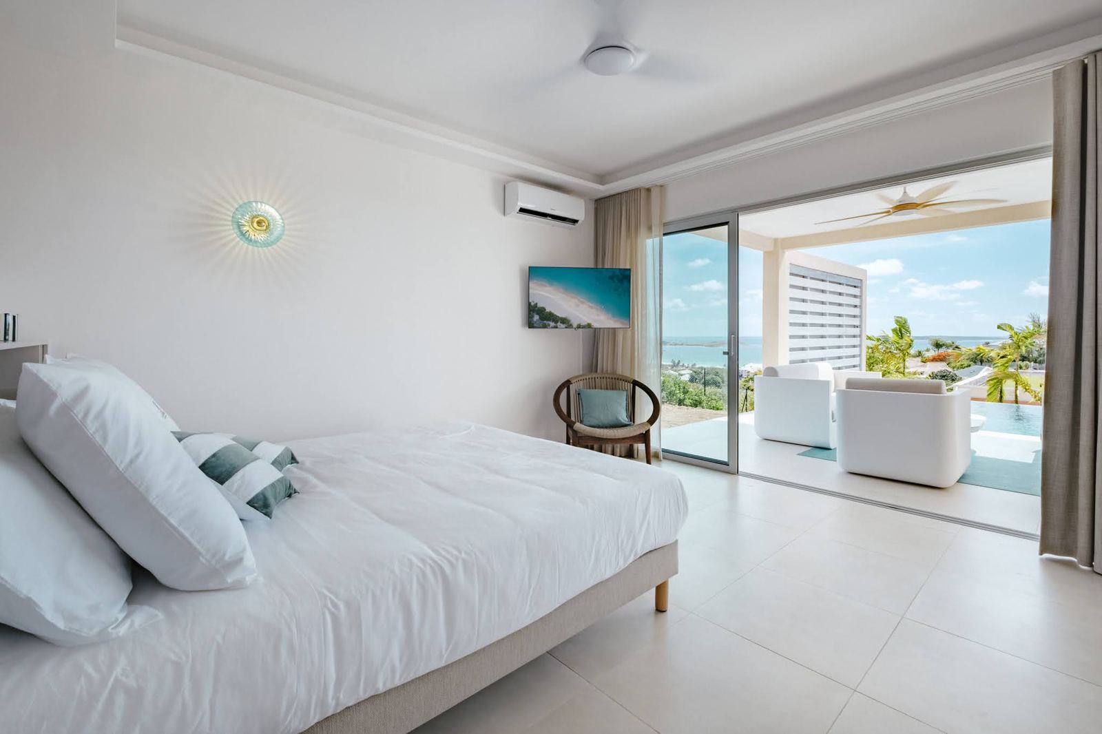 Bedroom with sea view