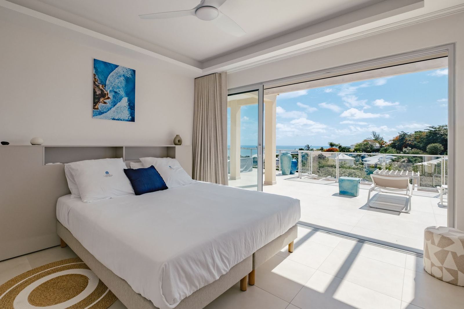 Bedroom opening on the terrace
