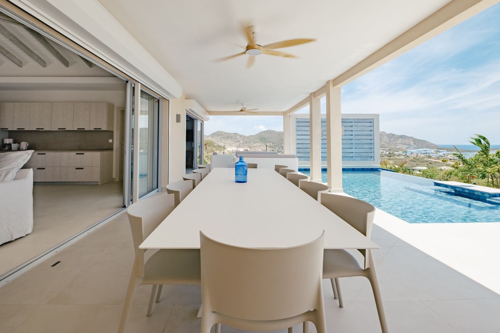 Dining table facing the pool and the sea