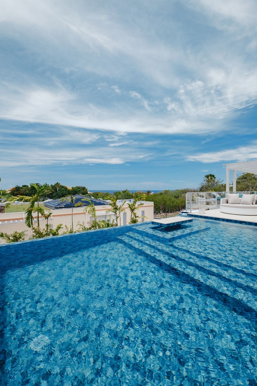 Infinity pool